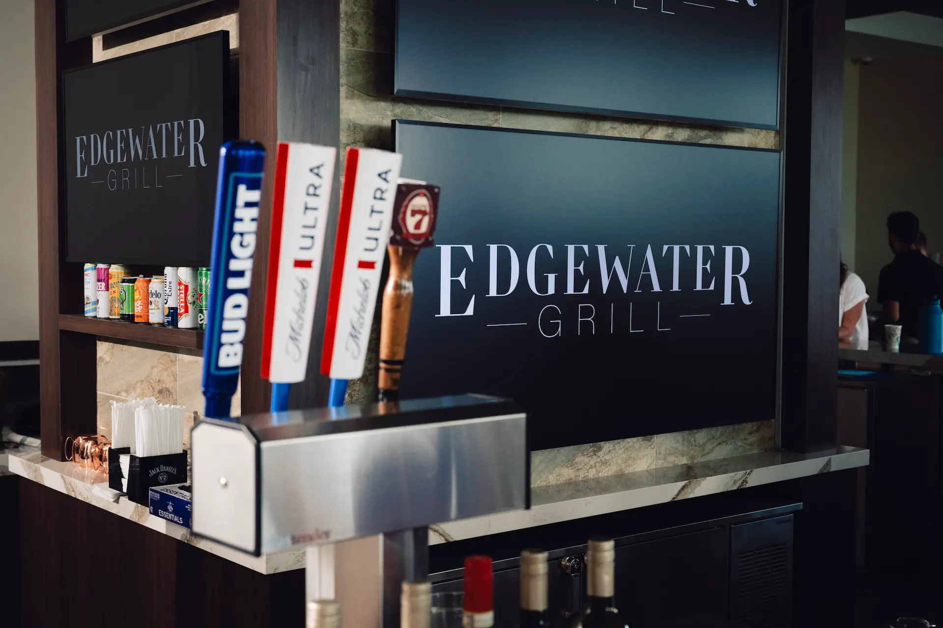 The inside of Edgewater Grill at WinStar Golf Course.
