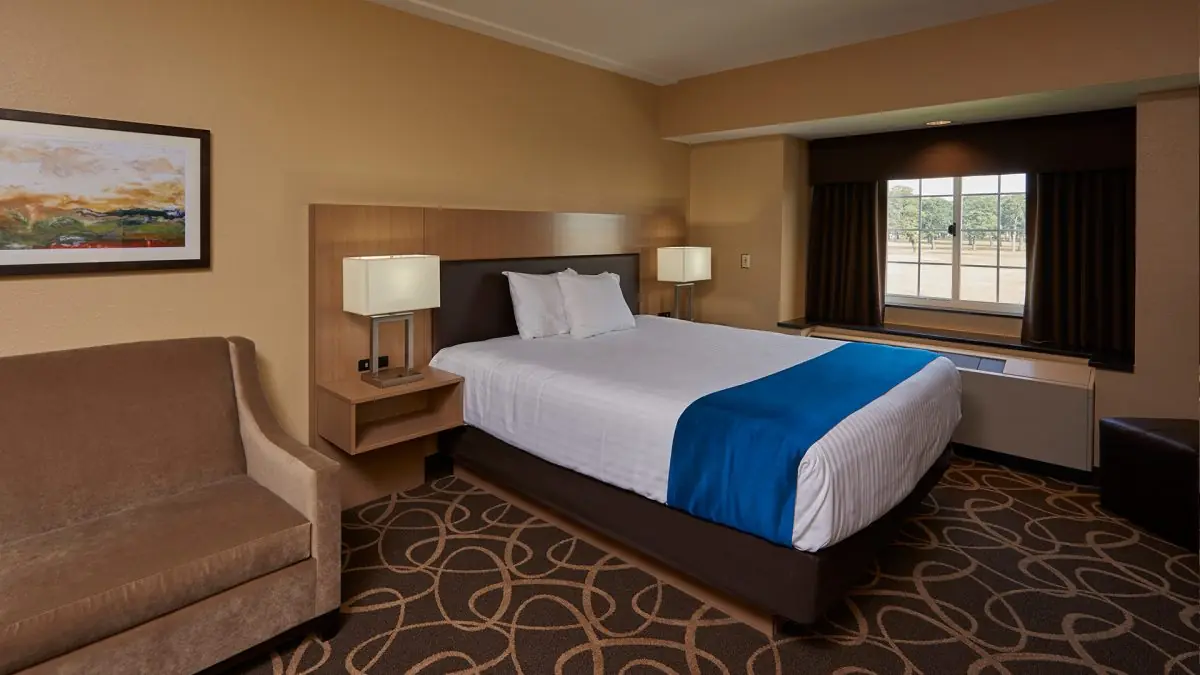 A single king bed in The Inn at WinStar World Casino & Resort.